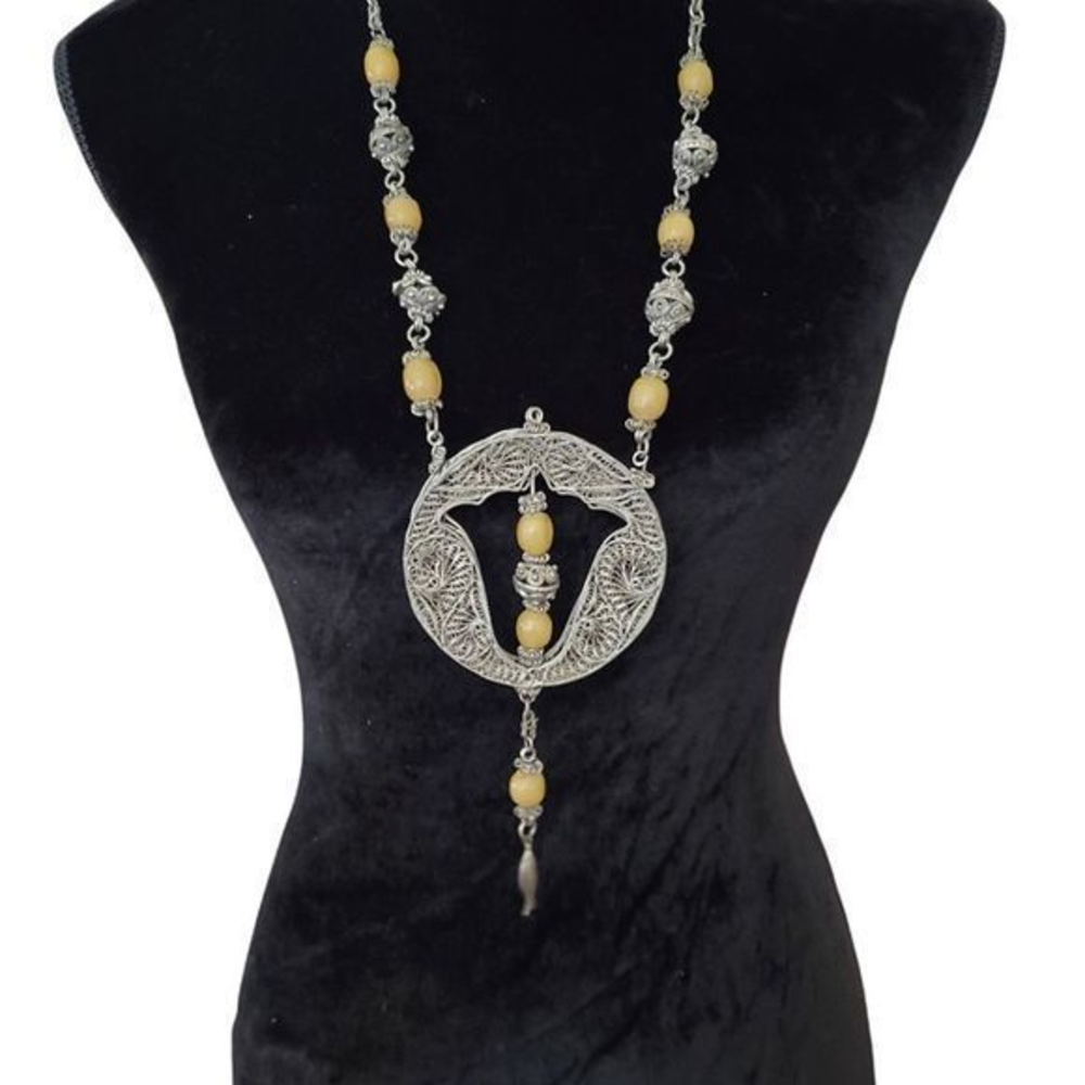 Vintage Silver Tone Pendant Necklace‎